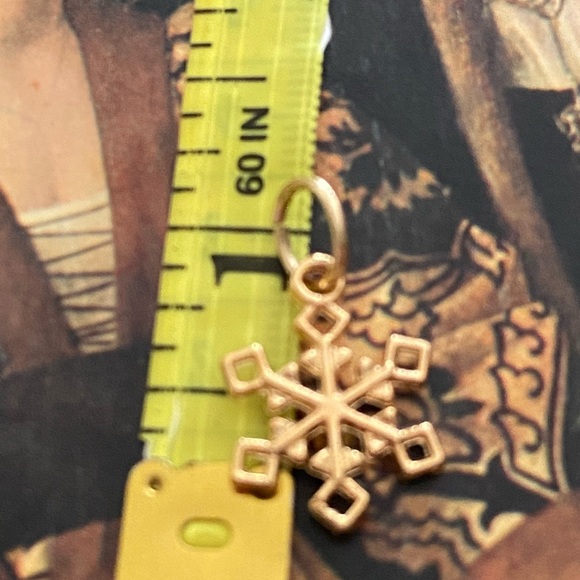 5/$10❤️❤️❤️NEW Rose Gold Toned Alloy SNOWFLAKE Charm Pendant - Picture 2 of 2